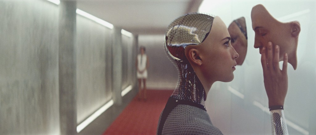 Cena do filme “Ex-Machina”: a realidade começa a imitar a ficção com a AI cada vez mais perto do dia a dia das empresas